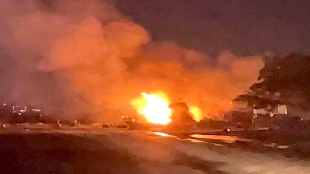 truck carrying cylinders | Jaipur Cylinder Blast News Update | Jaipur-Ajmer Highway Cylinders Blast News | Latest News Updates