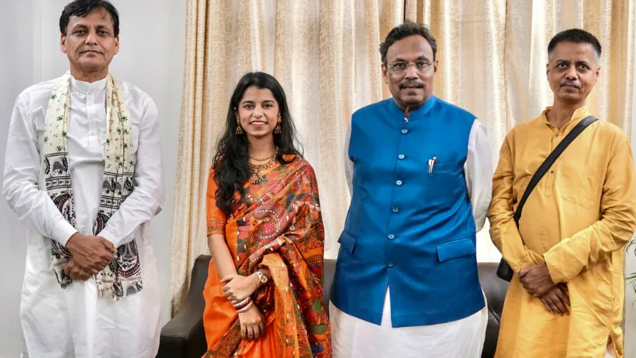 Maithili Thakur is become a Bihar's Youngest MLA