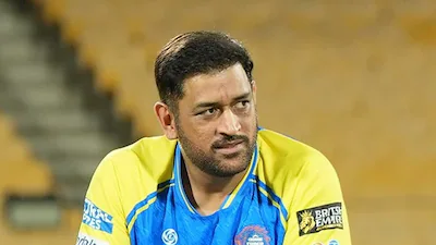 Dhoni injured before match