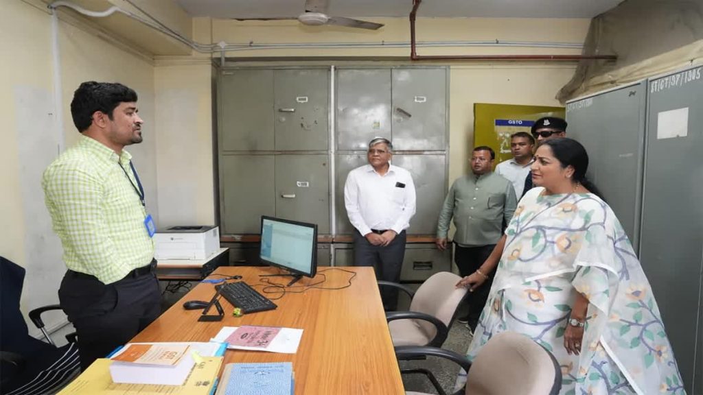 Dehi CM inspection of the GST office