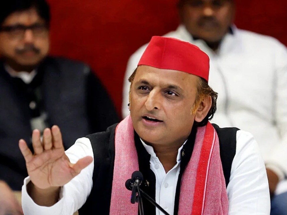 Akhilesh Yadav ate at the feast