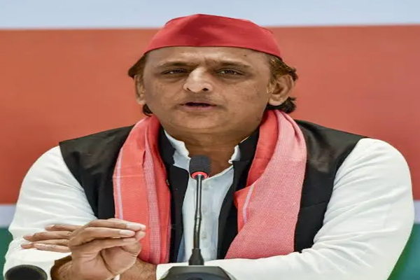 Akhilesh Yadav ate at the feast
