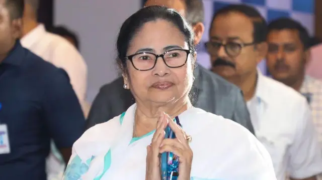 Mamata Banerjee troubles show