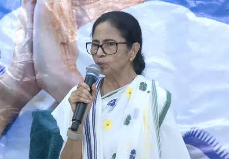 Mamata support Congress candidate